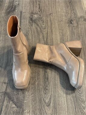 Beast Fashion Neutral Beige Textured Block Heel Ankle Boots Womens size 7